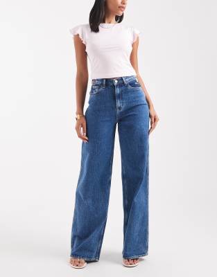 Tommy Jeans - Claire - Jean large à taille haute avec fleurs brodées - Bleu moyen délavé