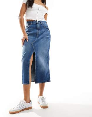 Tommy Jeans - Claire - Midi-Jeansrock in mittlerer Waschung-Blau