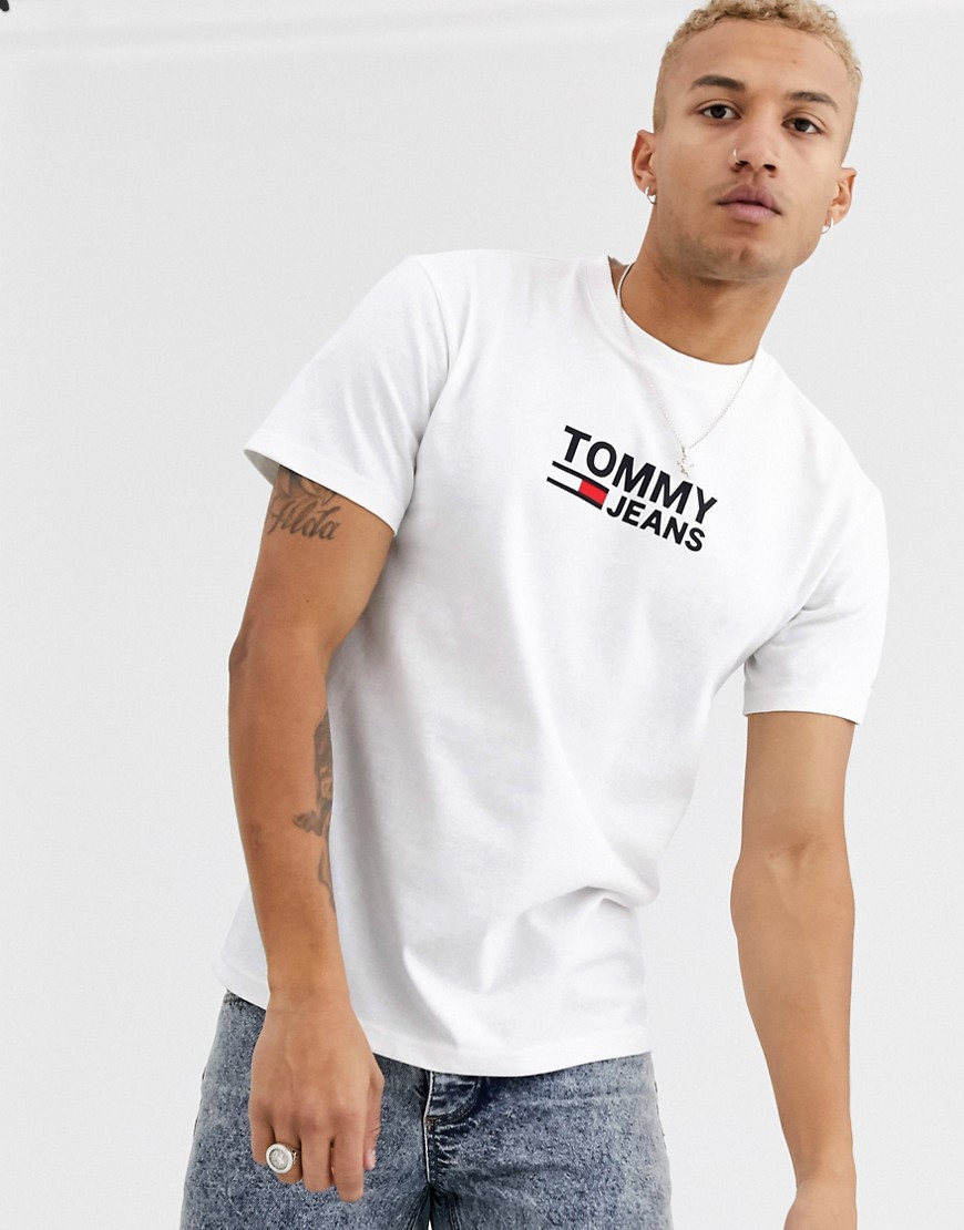 Tommy Jeans Classics - T-shirt bianca con logo a bandiera sul petto-Bianco