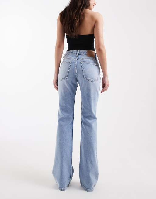 Tommy Jeans – Cleo – Ljusblå, tvättade bootcut-jeans med medelhög midja, 2 av 5