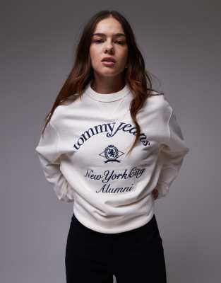 Tommy Jeans - College-Sweatshirt in Weiß mit „New York"-Schriftzug