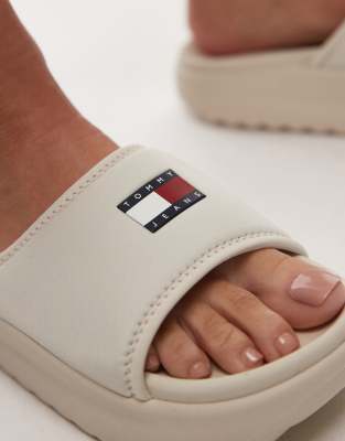 TOMMY JEANS COMFY POOL SLIDES 