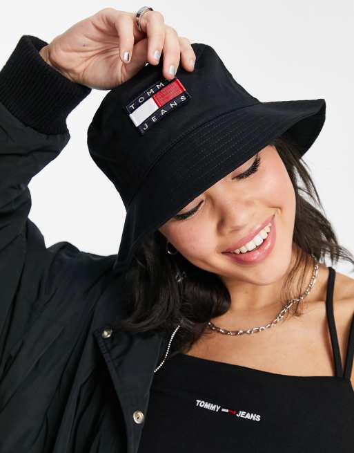 Tommy jeans hotsell logo bucket hat
