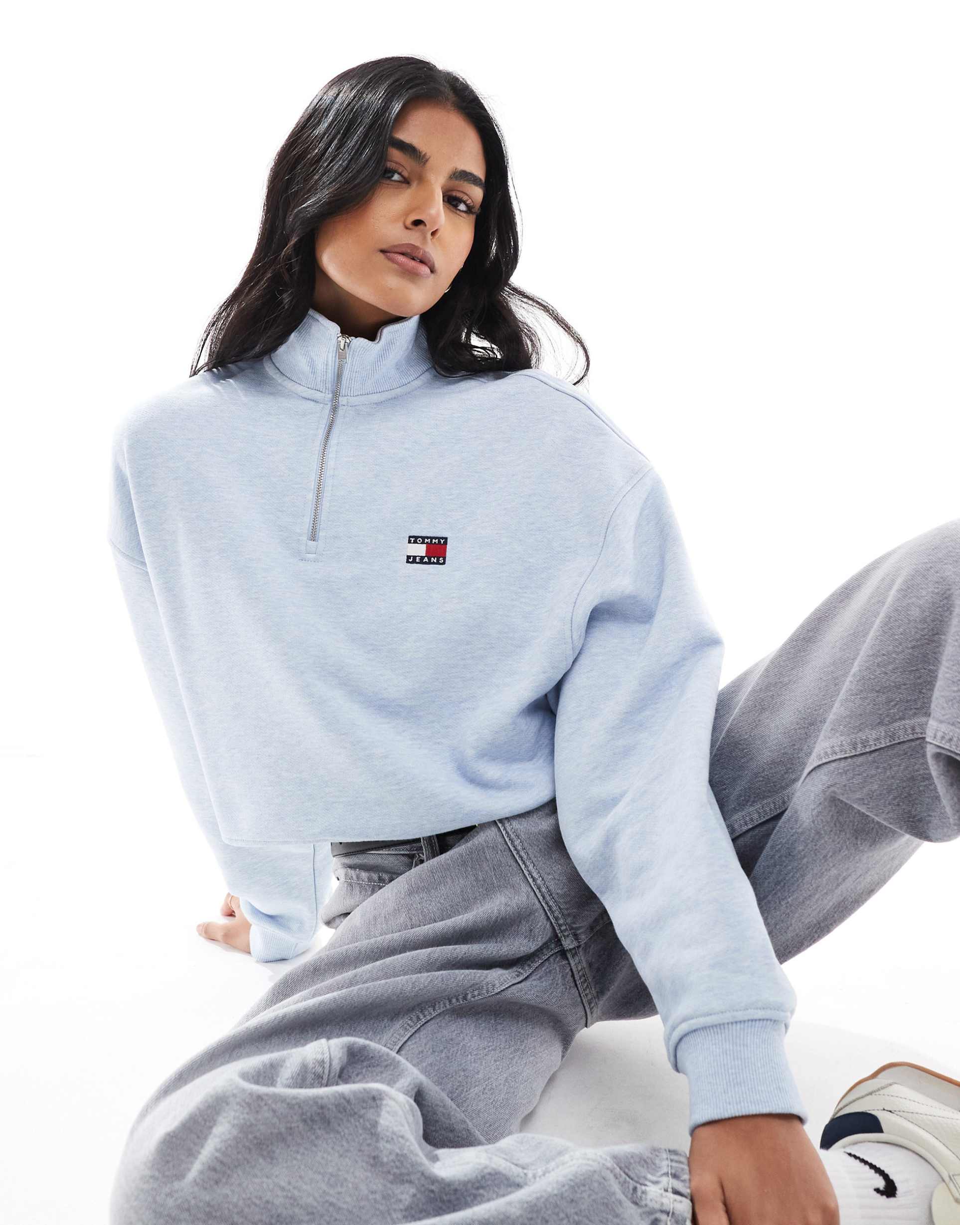 tommy jeans crop badge 1/4 zip in baby blue