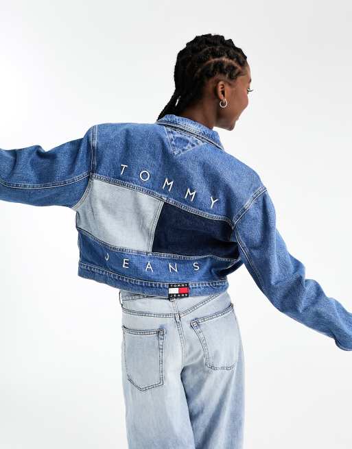 Tommy Jeans - Cropped denimjakke i mellemblå vask