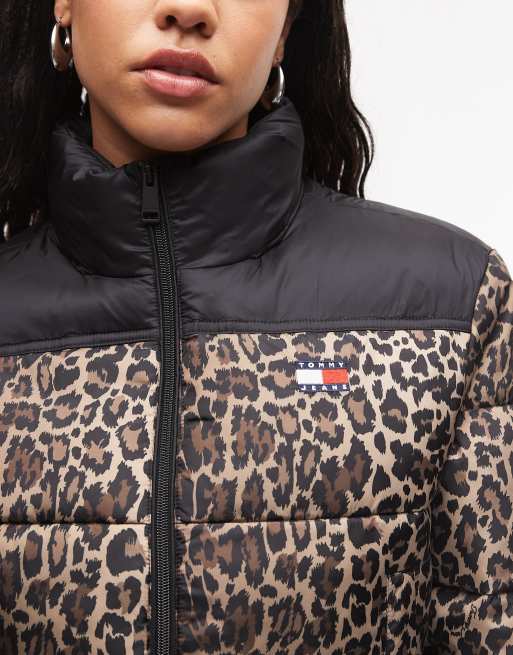 Tommy Jeans cropped puffer jacket in leopard print, 2 of 4