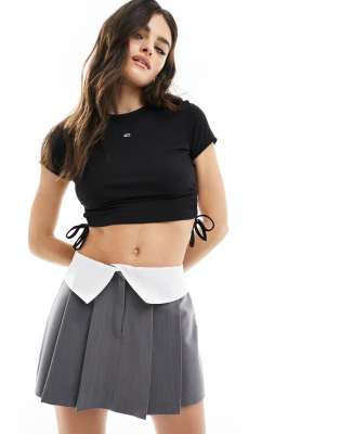 Tommy Jeans Cropped Ribbed Top In Black