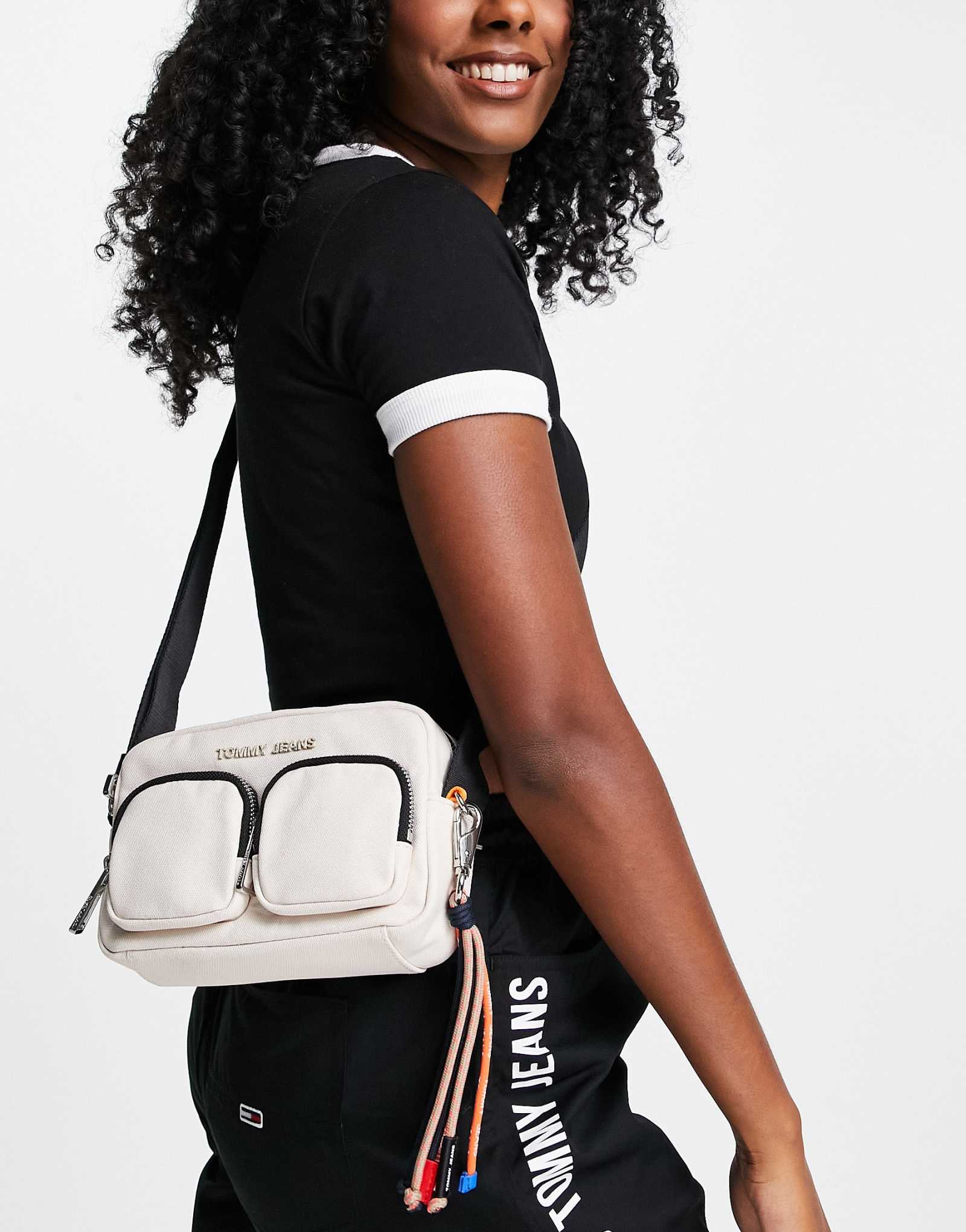 Сумка для фотоаппарата Tommy Jeans кремового цвета