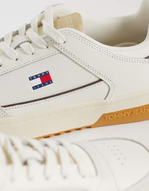 Tommy Jeans cup sole premium leather trainers in off-white, 5 of 5