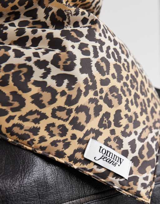 Tommy Jeans cursive logo padded scarf in leopard print, 2 of 3