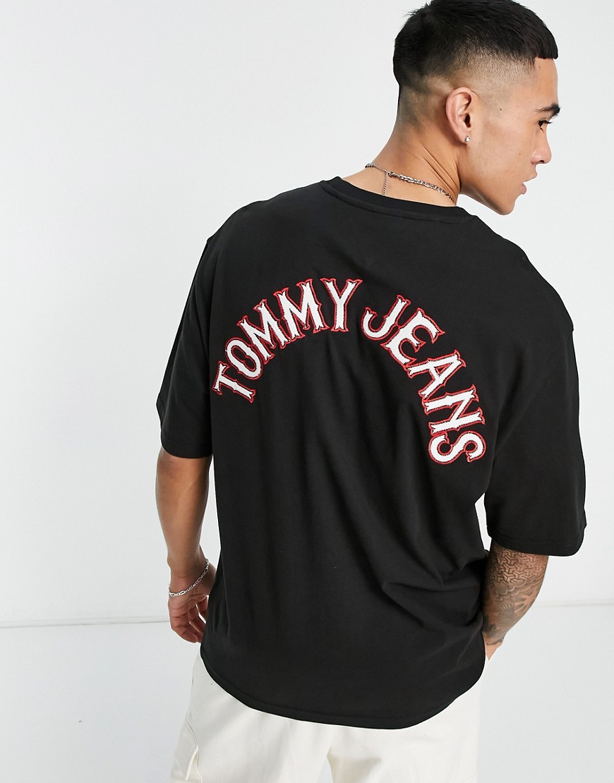 Tommy Jeans curve logo t-shirt in black