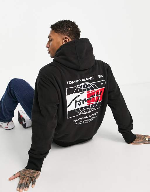 Tommy Jeans – Czarna polarowa bluza o luźnym kroju z kapturem i nadrukiem globu na plecach