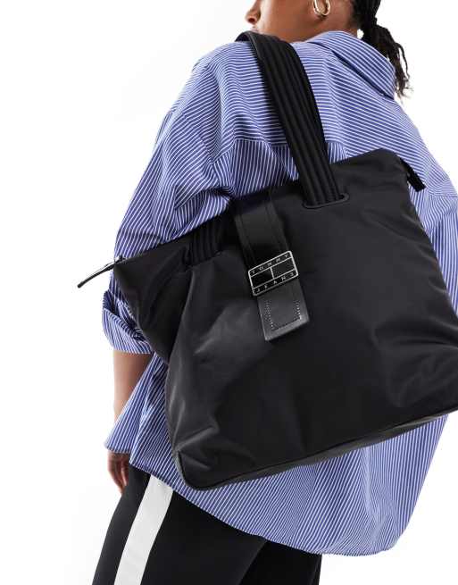 Tommy Jeans – Czarna torba typu tote z klamrą z logo z flagą