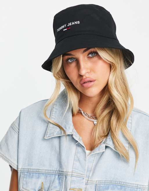 Tommy Jeans – Czarny bawełniany kapelusz typu bucket z logo z flagą – BLACK