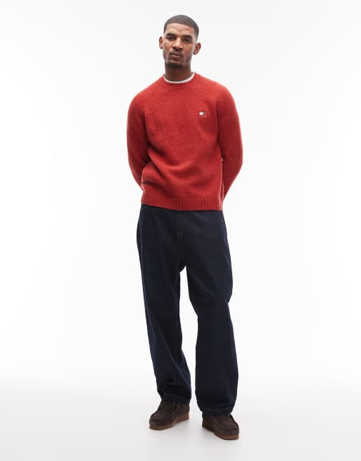 Tommy Jeans – Czerwony nakrapiany sweter z logo Flag na piersi, 2 z 5