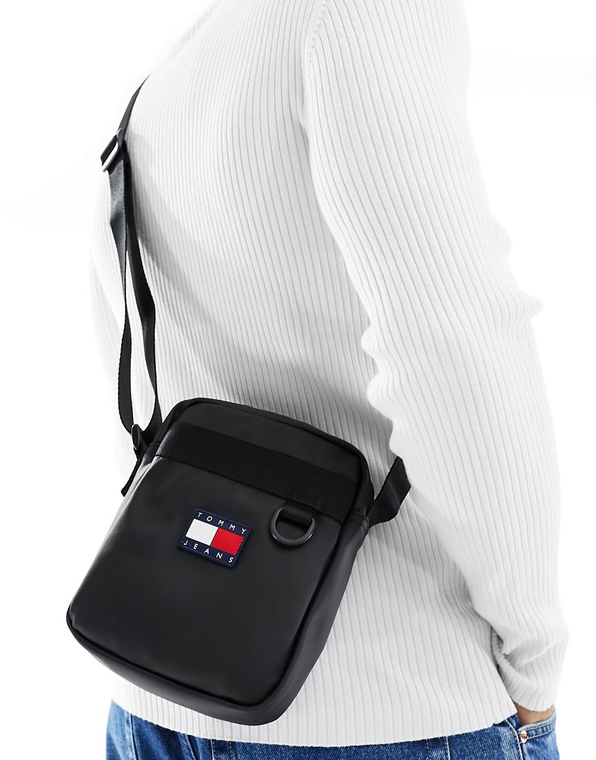 Tommy Jeans daily reporter bag in black
