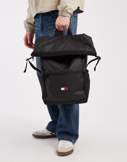 Tommy Jeans – Daily – Svart ryggsäck i techstil med rullock , 3 av 4