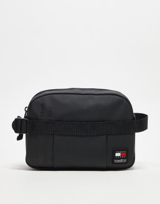 Tommy Jeans daily washbag in black