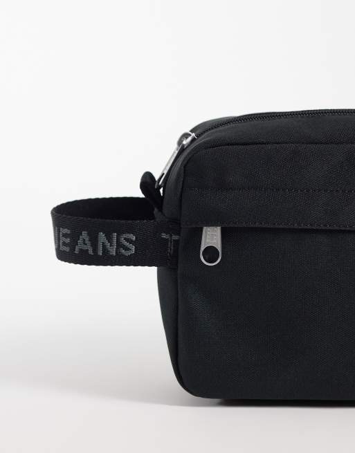 Tommy Jeans daily washbag in black, 3 of 4