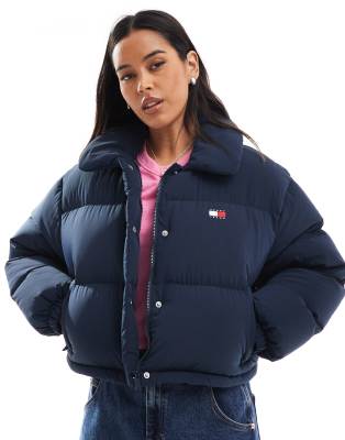 Tommy Jeans - Daunen-Pufferjacke in Marineblau mit Tommy-Aufnäher