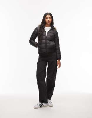 Tommy Jeans - Daunenjacke in Schwarz mit Fellkapuze