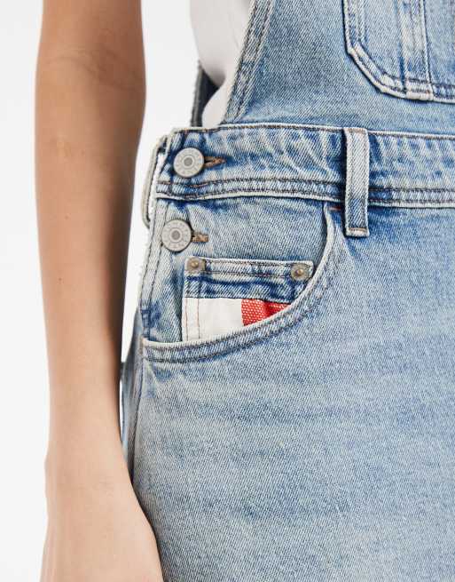 Tommy Jeans denim dungaree dress in light wash blue, 3 of 4