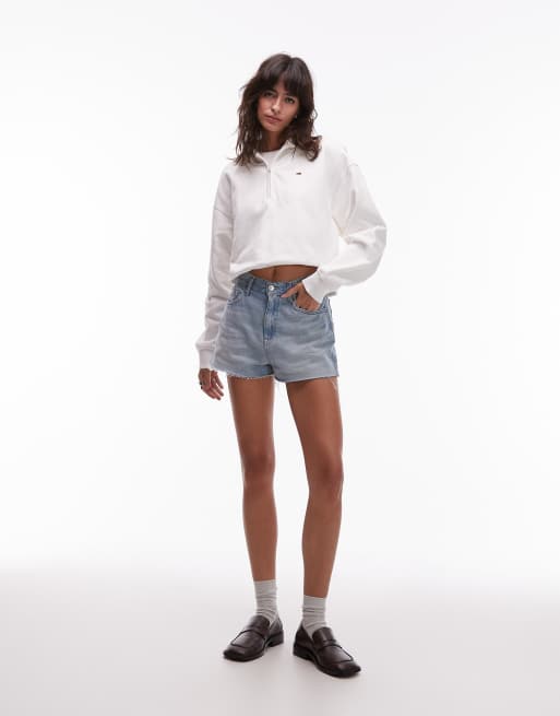 Tommy Jeans denim hot pants with star detail in light wash, 3 of 5