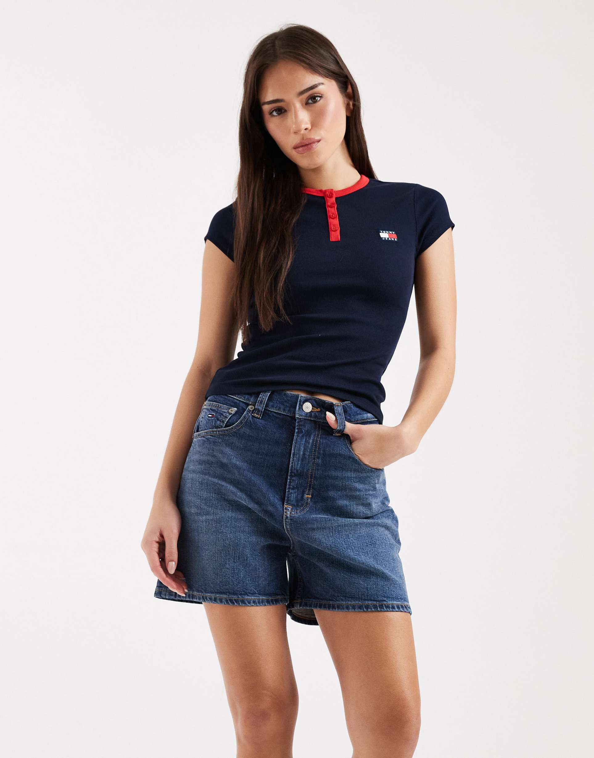 tommy jeans denim mom shorts in dark wash blue