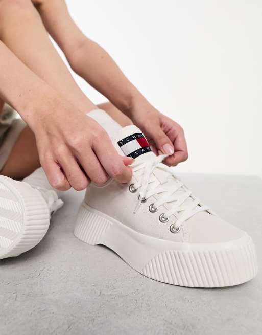 Tommy Jeans Denim Sneaker in WeiB mit Plateausohle ASOS