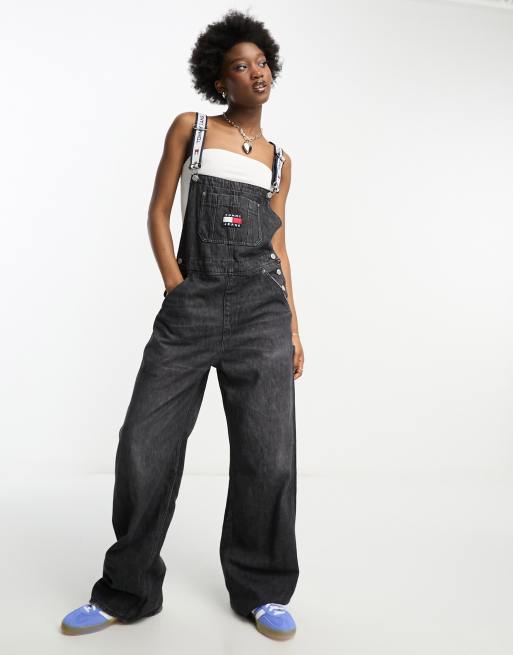 Tommy Jeans - Denim tuinbroek met vlaglogo in zwart