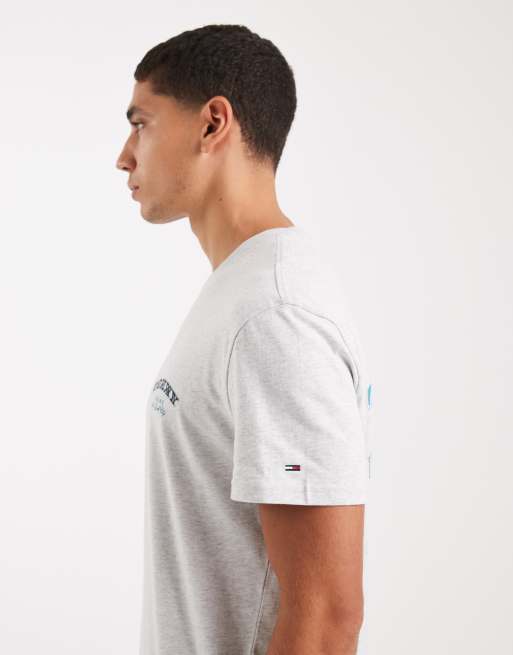 Tommy Jeans – Dollar – Ljusgrå t-shirt med staplad logga, 4 av 5