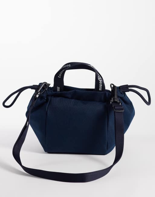 Tommy Jeans Essential daily mini handväska med rem i navy, 3 av 4