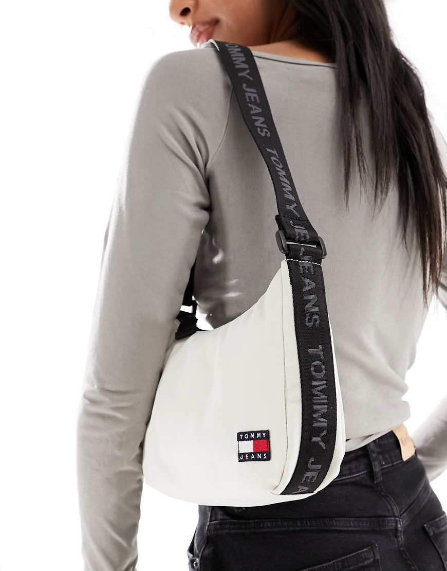 Tommy Jeans essential daily shoulder bag in cream-White