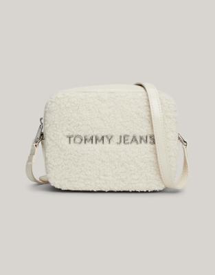 Tommy Jeans - Essential - Kameratasche aus Teddyfell in Weiß