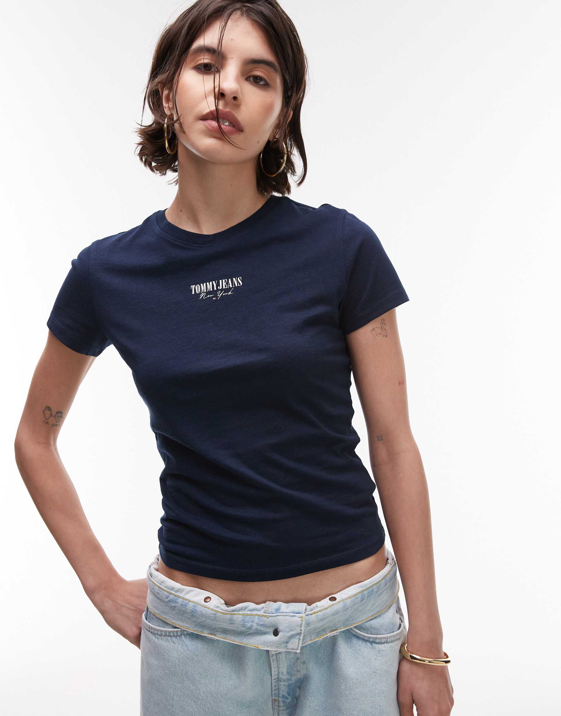 tommy jeans essential logo slim t-shirt in black