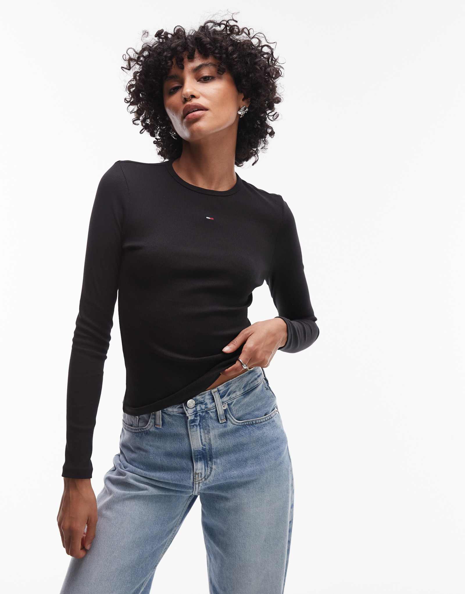 Футболка Tommy Jeans essential в рубчик с длинным рукавом черного цвета