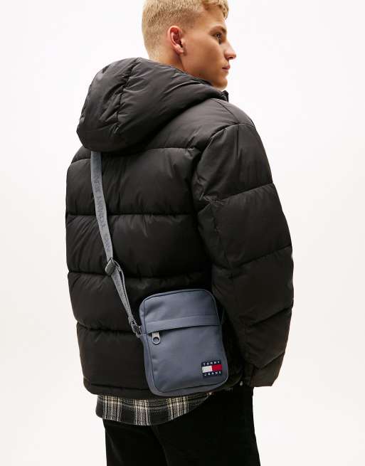 Tommy Jeans - Essential - Sacoche à bandoulière et logo superposé - Gris foncé