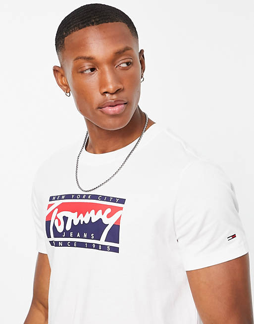 Tommy Jeans – Essential – Schmal geschnittenes T-Shirt in Weiß mit  Logo-Schriftzug | ASOS