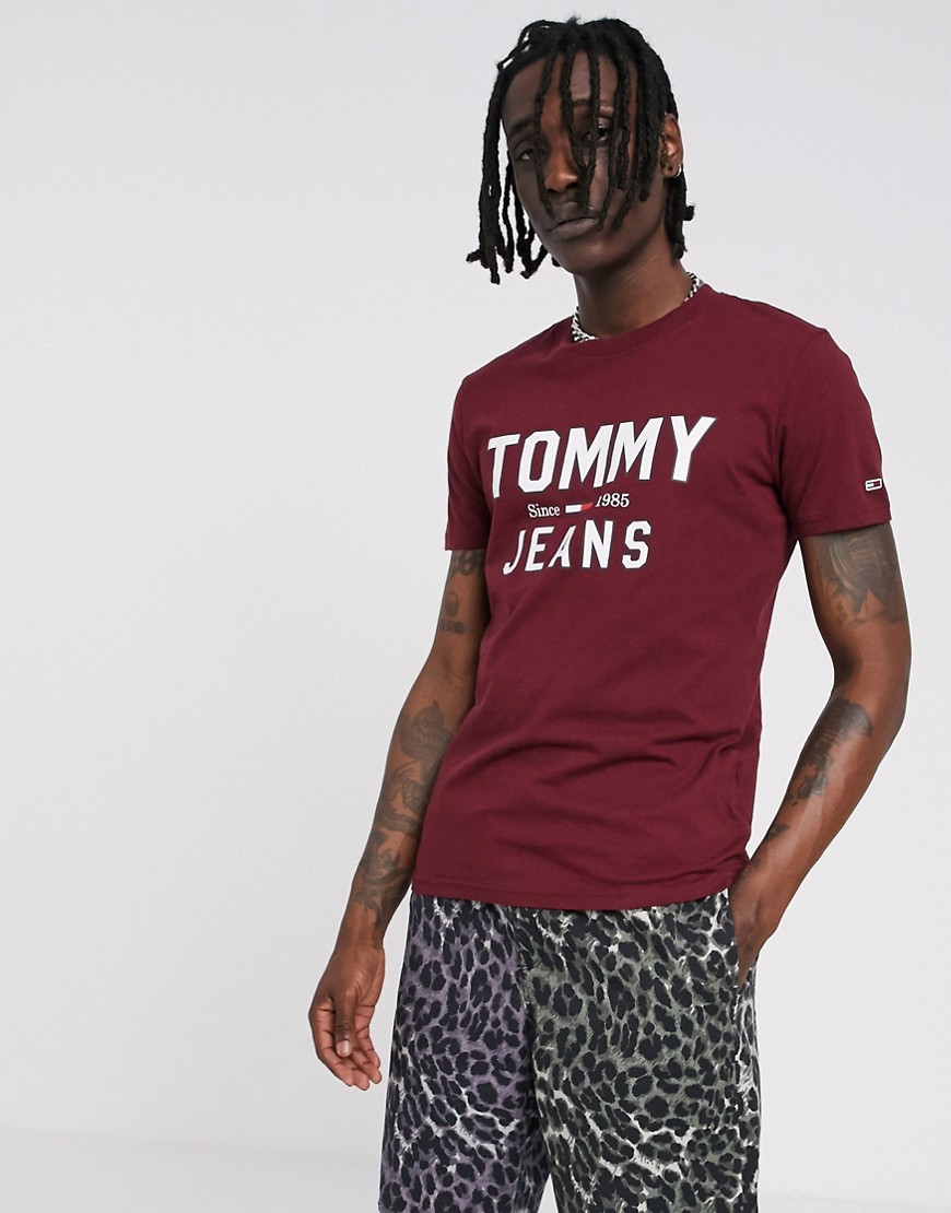 Tommy Jeans Essential - T-shirt bordeaux con logo grande sul petto-Rosso