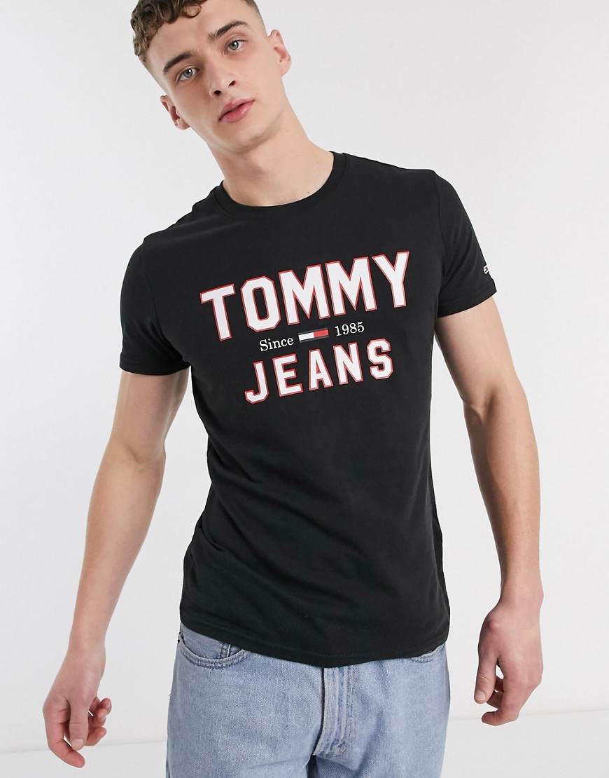 Tommy Jeans - Essential - T-shirt nera con logo grande sul petto-Nero