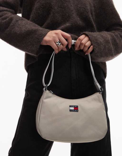 Tommy Jeans essentials daily shoulder bag with logo in stone, 2 of 4