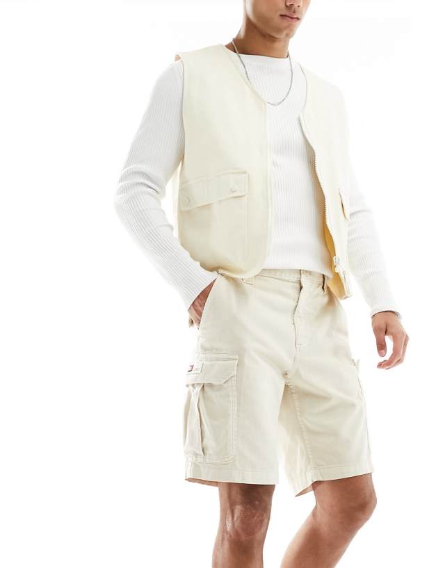 Tommy Jeans - ethan cargo shorts in off white