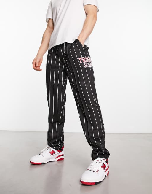 Tommy Jeans – Ethan – Svarta träningsoverallsbyxor med kritstrecksränder