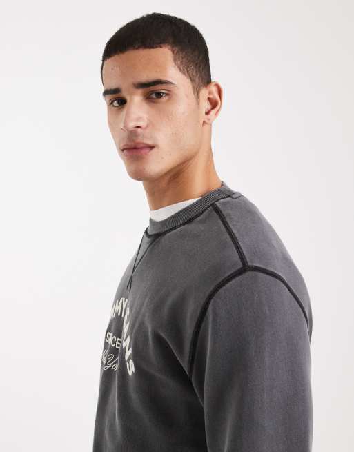Tommy Jeans - Felpa nero slavato con logo arcuato applicato al centro, 4 di 5