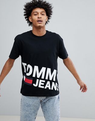 Tommy Jeans Flag Large Diagonal Flag Logo T-Shirt in Black | ASOS