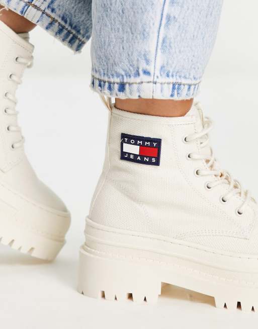 tommy jeans flag logo lace up boots in beige