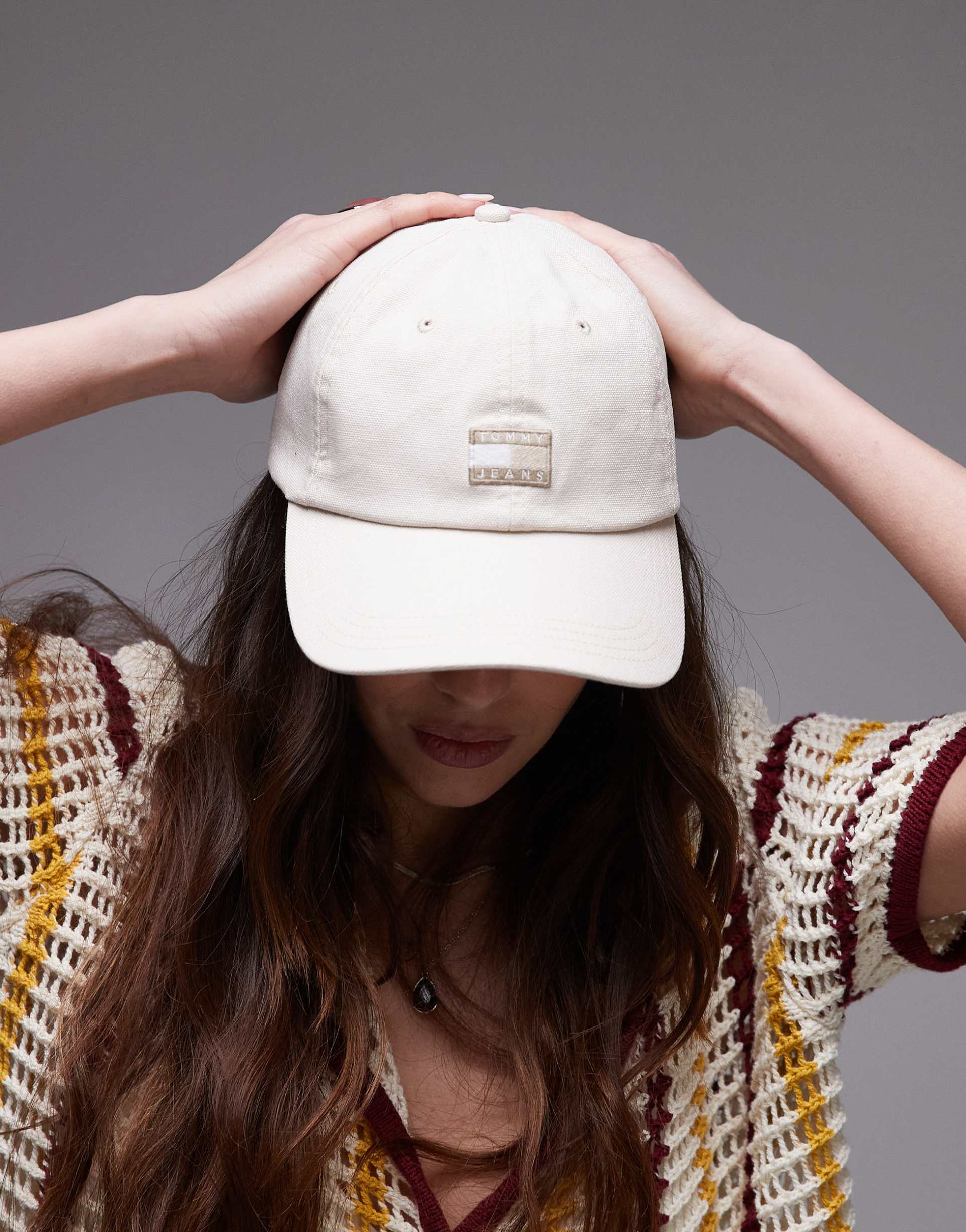 tommy jeans flag logo canvas cap in ecru