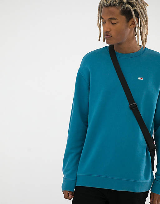 Tommy Jeans flag logo crew neck sweatshirt in washed blue | ASOS