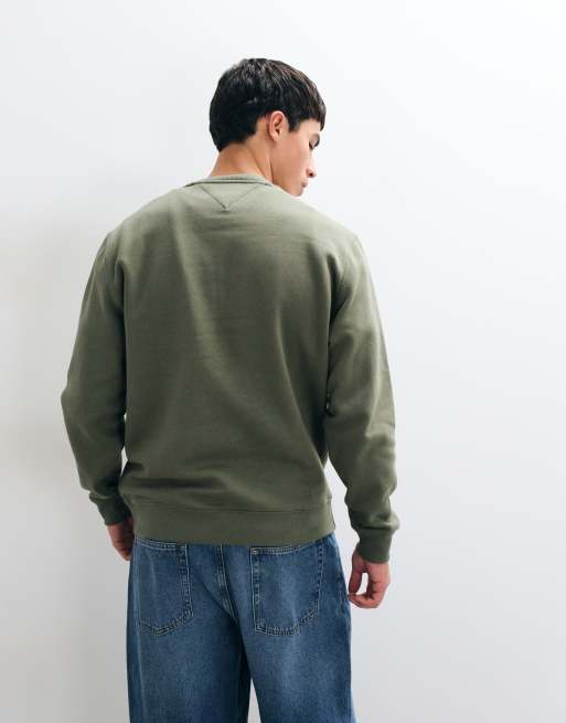 Tommy Jeans flag logo crewneck sweatshirt in khaki, 4 of 5