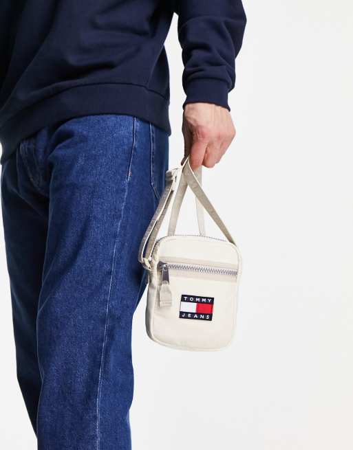Tommy Jeans flag logo cross body reporter bag in cream, 3 of 4